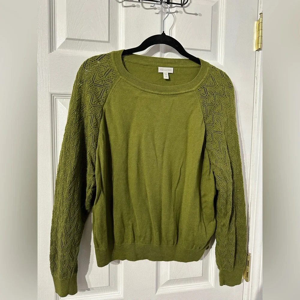 Garnet Hill Green Crew Neck Sweater with Cable Knit Sleeves (XS) - Picture 3 of 15